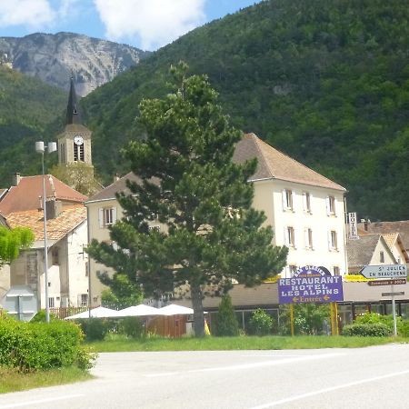 Hotel Restaurant Les Alpins Saint-Julien-en-Beauchêne Exterior foto